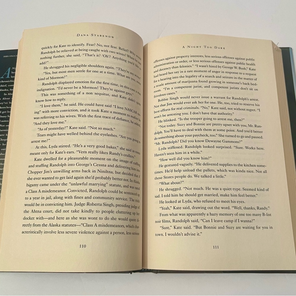 A Night Too Dark Dana Stabenow Signed 1st Edition Hardcover Kate Shugak Novel - Picture 4 of 7